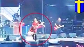 Dave Grohl, Foo Fighters singer suffers accident during concert but decided to continue