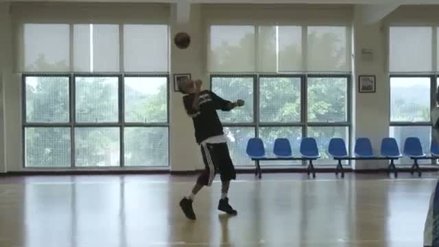 NBA: Giannis Antetokounmpo Shows Off His Soccer Juggling Skills