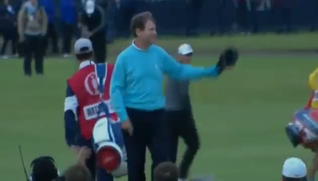 Tom Watson makes emotional farewell walk up 18th hole in his final British Open