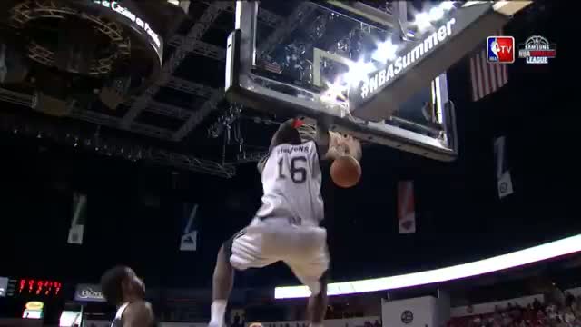NBA: Jonathan Simmons Brings Down the House with the Alley Oop Slam!