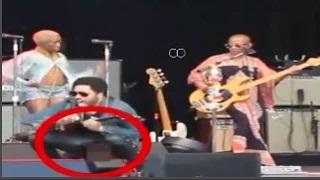 Lenny Kravitz rips trousers and penis falls out during show !