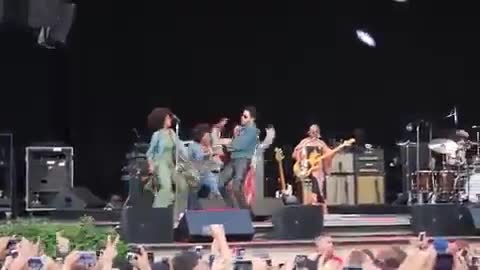 Lenny Kravitz gives more of a show than...