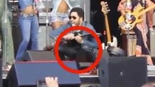 Lenny Kravitz rips trousers and penis falls out during show