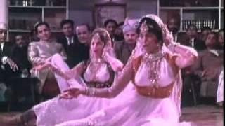 Saakiya ek Jaam Woh Bhi to De De || Neend Hamari Khwab Tumhare (1966) || Asha Bhonsle & Mubarak Begum || {Old Is Gold}