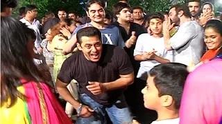 Salman Khan Dancing In Ganpati Visarjan 2015