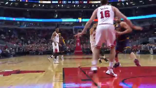 NBA: Kevin Love Delivers a Pretty Feed to Timofey Mozgov