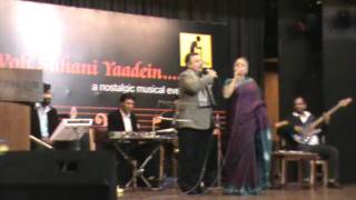 Ganesh Mehra performing with Vinod Dua.
