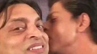 Shahrukh Khan Kisses Shoaib Akhtar!