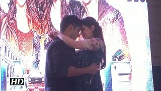 Unbelievable! Varun And Kriti Get Too Close During Dilwale Promotion