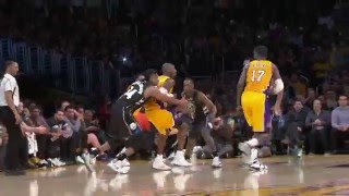 NBA: Kobe Bryant Hits D'Angelo Russell With the No Look Pass