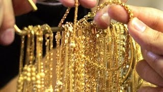 Gold remains weak on muted demand; silver ends flat