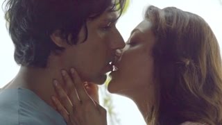 Do Lafzon Ki Kahani - Randeep Hooda Kissing Kajal Agarwal