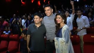 Akshay And Nimrat Celebrate Airlift Success With Fans