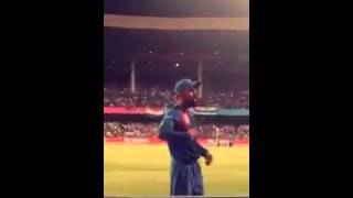 Virat Kohli asking crowd to cheer for India instead of his name