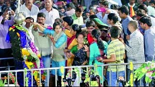 400 Year Old Ban Lifted ; Women Enter Shani Shingnapur Temple Offer Prayers