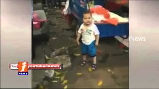 Baby Boy Fighting With Police For Support of his Mom - China - iNews