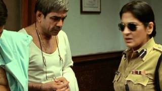 MBPA - Comedy Scene - Om Puri - Paresh Rawal - Archana Puran - Madhav Strips In Front Of Bhavani