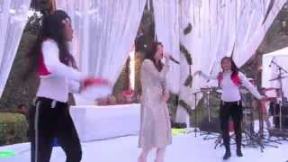 Kanika Kapoor performing live on Lovely