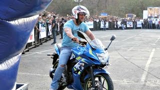 Salman Khan Bike STUNTS On Suzuki Gixxer In Mumbai