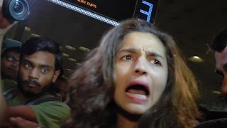 Alia Bhatt gets MOBBED at airport