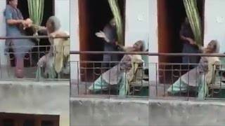 On Cam: Woman beats an elderly lady in Kalkaji