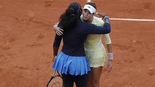 Muguruza upsets Serena Williams to win French Open title