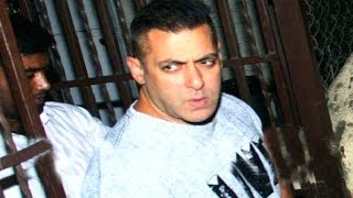 VIDEO Salman Khan Angry Look To Media Outside Sultan Dubbing Studio!