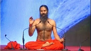 On Int'l Yoga Day, Baba Ramdev's Patanjali Yogpeeth sets 'sirsasana' world record