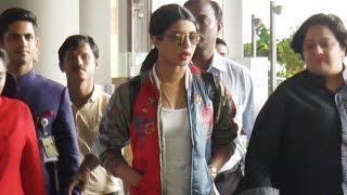 Priyanka Chopra clicked at Mumbai Airport | FULL VIDEO