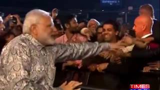 PM Modi Meets Indian in Johannesburg