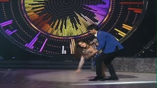 Bigg Boss fame Nora Fatehi escapes bad fall on stage