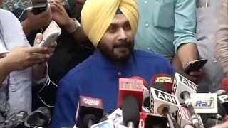Sidhu attacks BJP, but keeps AAP guessing about his next move