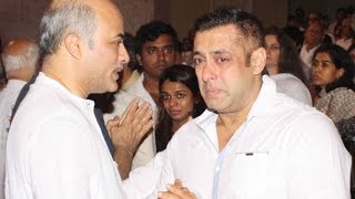 Video: Salman Khan breaks down at Barjatya's prayer meet