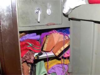2 नकाबपोश बदमाशों ने महिला को बंधक बनाकर की घर में लूट (Delhi)