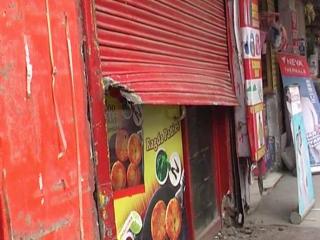 बेखौफ बदमाशों ने आठ दुकानों के शटर तोड़ उड़ाए लाखों रुपये (Delhi)