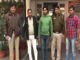 बदमाशों ने की पुलिस पर ताबड़तोड़ फायरिंग, फरार (Delhi)