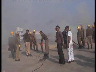 दवा कम्पनी के गोदाम में लगी भीषण आग, करोड़ों का सामान जलकर राख (Delhi)