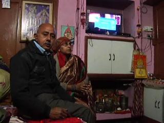 बेटियों की शादी के लिए जमा की पूंजी उड़ा ले गया चोर, CCTV में कैद (Delhi)