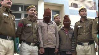 पुलिस ने दूध कारोबारियों को लूटने वाले 2 लुटेरों को किया गिरफ्तार (Delhi)