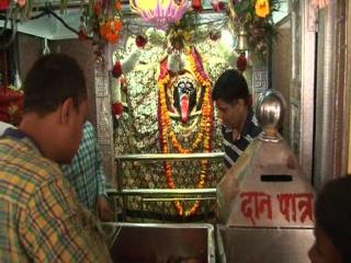 नवरात्रे का दूसरा दिन, मंदिरों में भारी भीड़