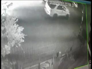 दिल्ली : बेख़ौफ़ चोरों ने उड़ाई लग्जरी कार, CCTV में कैद