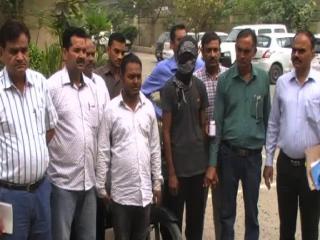 दिल्ली : एक शातिर चेन स्नेचर और खरीददार गिरफ्तार