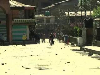 श्रीनगर में नमाज के बाद फिर पथराव, कई गिरफ्तार