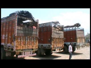 आतंकी बुरहान समर्थकों का ट्रक ड्राइवरों पर फूटा गुस्सा
