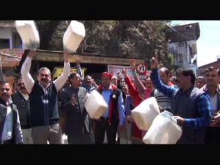 शिमला में गहराया पेयजल संकट, लोगों का फूटा गुस्सा