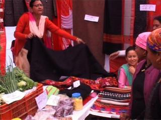 रेड क्रॉस मेले में महिलाओ ने पारम्परिक जैविक उत्पादो की लगाई प्रदर्शनी