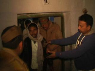तहखाने में कैद थे 24 क्षेत्र पंचायत सदस्य, पुलिस ने कराए मुक्त