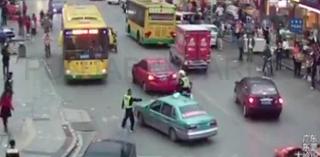 Dangerous Car ने पुलिस अधिकारी किये जख्मी