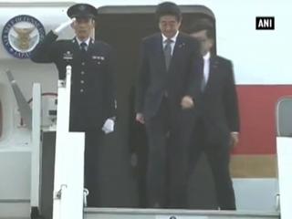 भारत पहुंचे जापान के प्रधानमंत्री शिंजो अबे