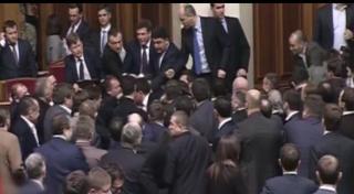 प्रधानमंत्री से की ऐसी हरकत कि युक्रेन का संसद भवन हुआ शर्मसार